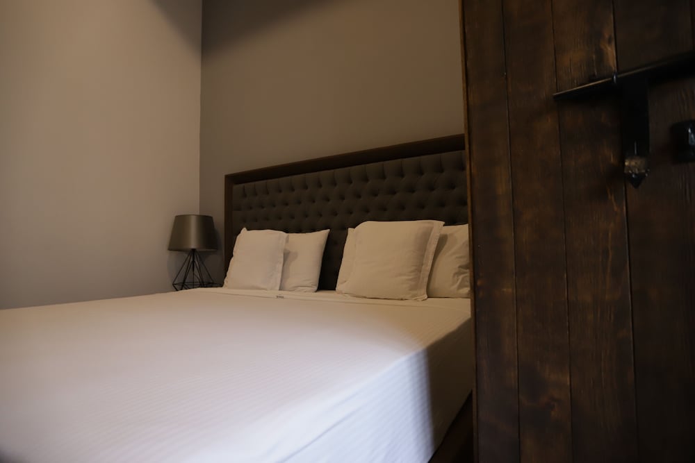 Junior Suite, 1 King Bed - Photo 4