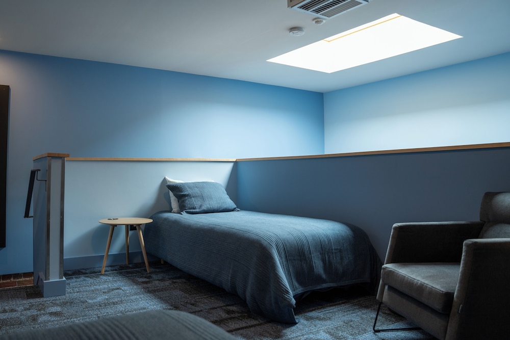 Standard Bi-Level Loft (1 King & 2 Singles) photo 2