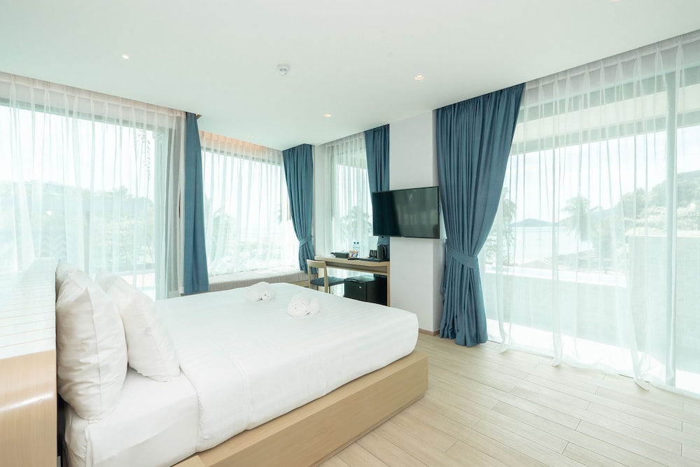 Suite, Bathtub - Photo 1