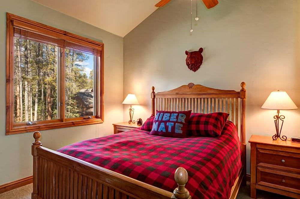 House, Multiple Beds (Four Pines Retreat)