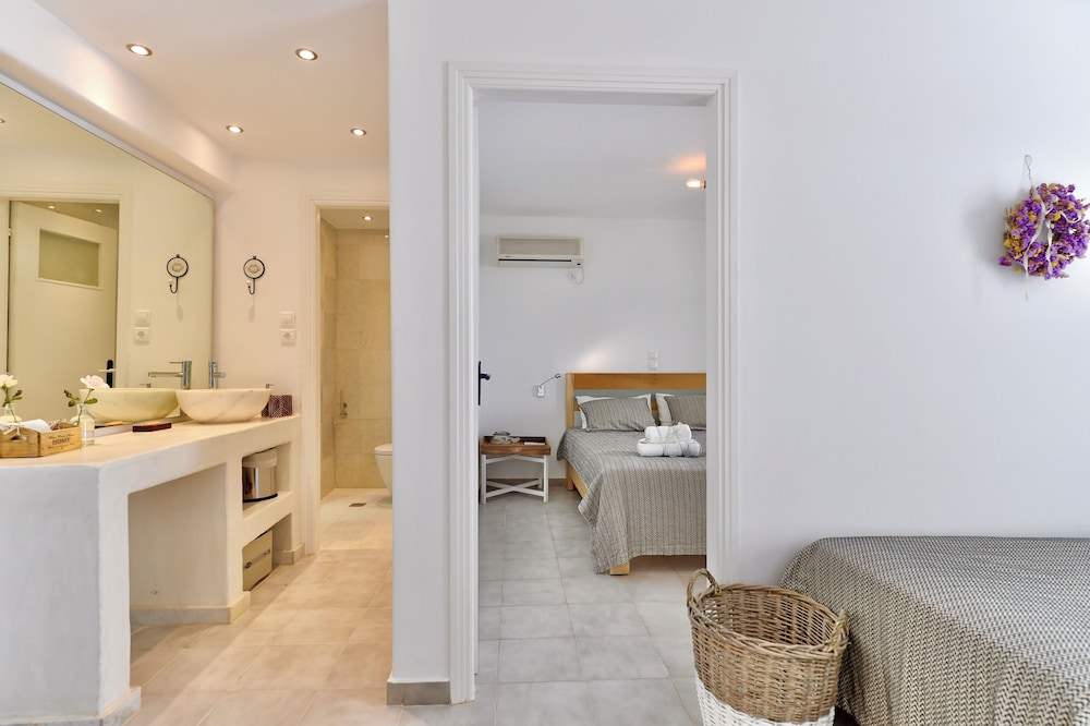 Family Apartment, Lanai