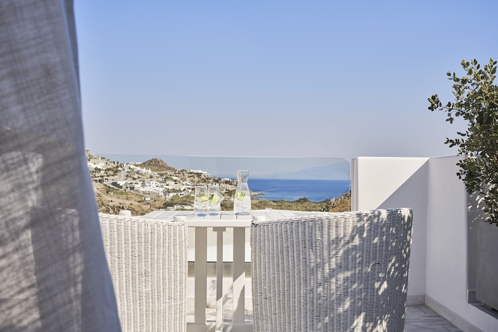 Deluxe Room, Sea View - Photo 10