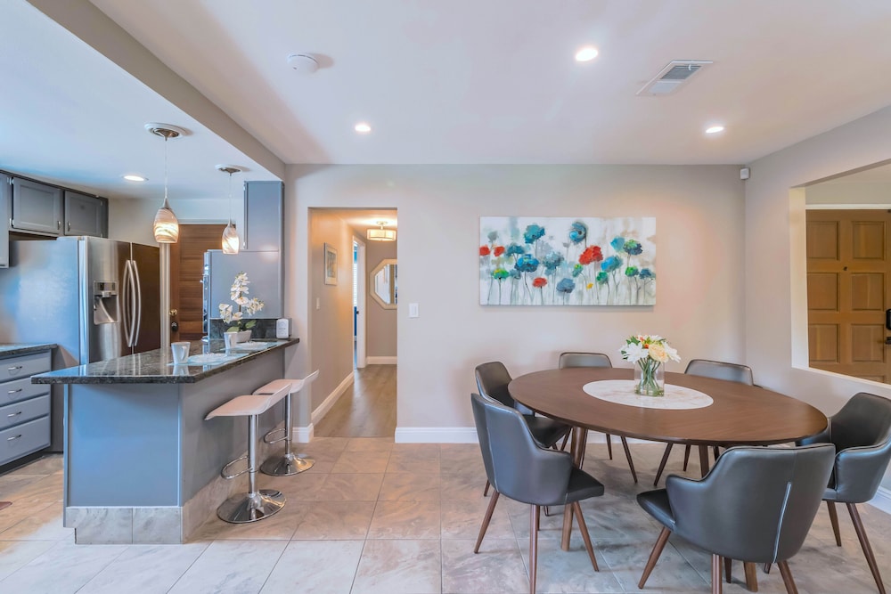Luxury House photo 2