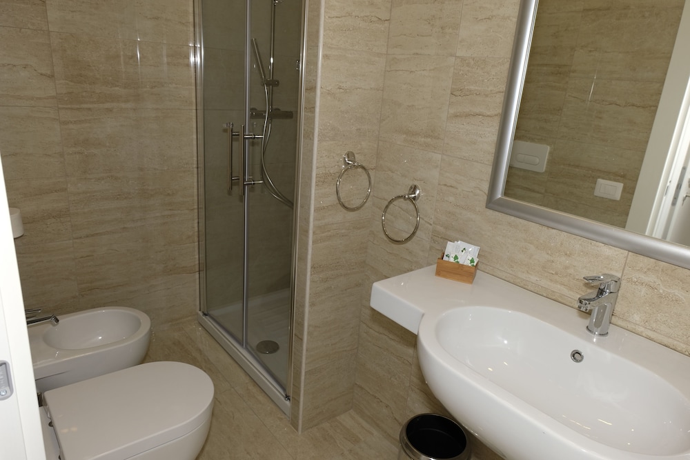 Classic Double Room - Photo 7