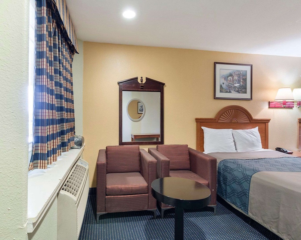 Standard Room, 2 Queen Beds, Non Smoking photo 2