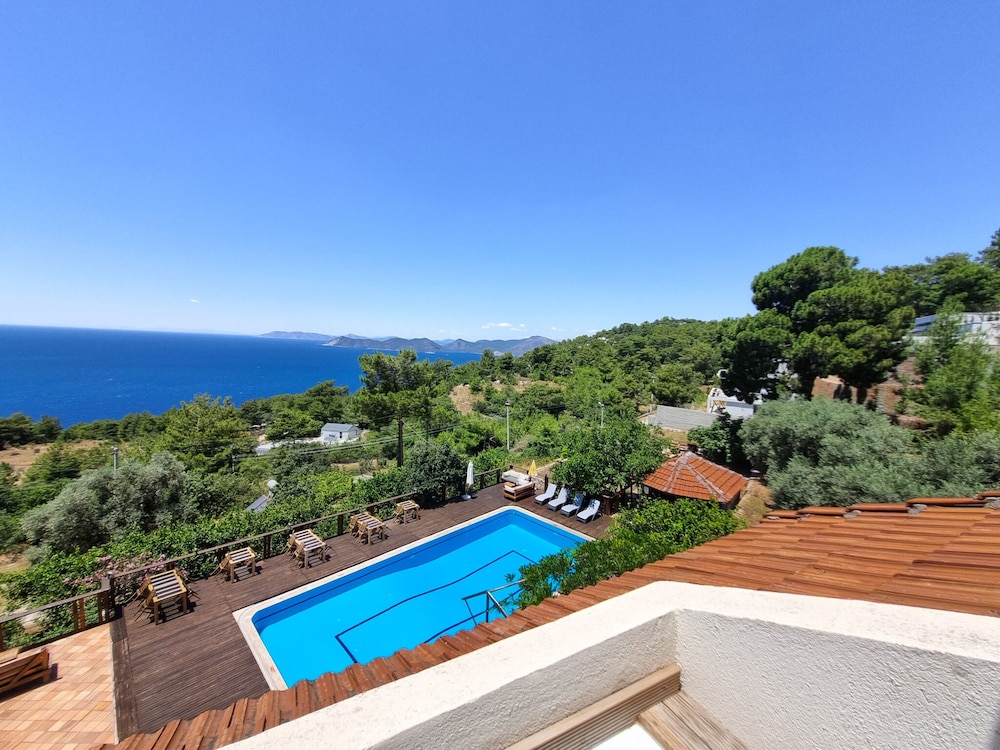 Elite Room, 1 King Bed, Jetted Tub, Sea View, photo 6