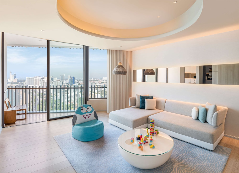 Family Suite, 1 King Bed, Ocean View (Premium)