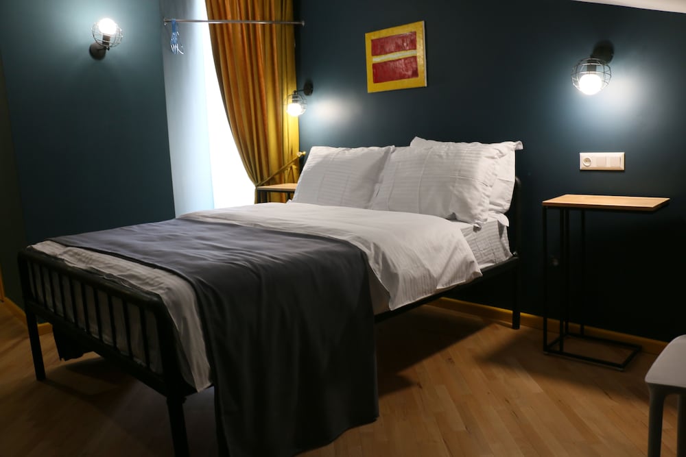 Standard Room, 1 Queen Bed, City View