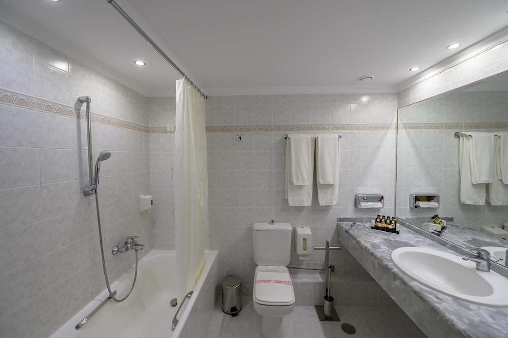 Classic Double or Twin Room, Non Smoking, Pool View photo 2