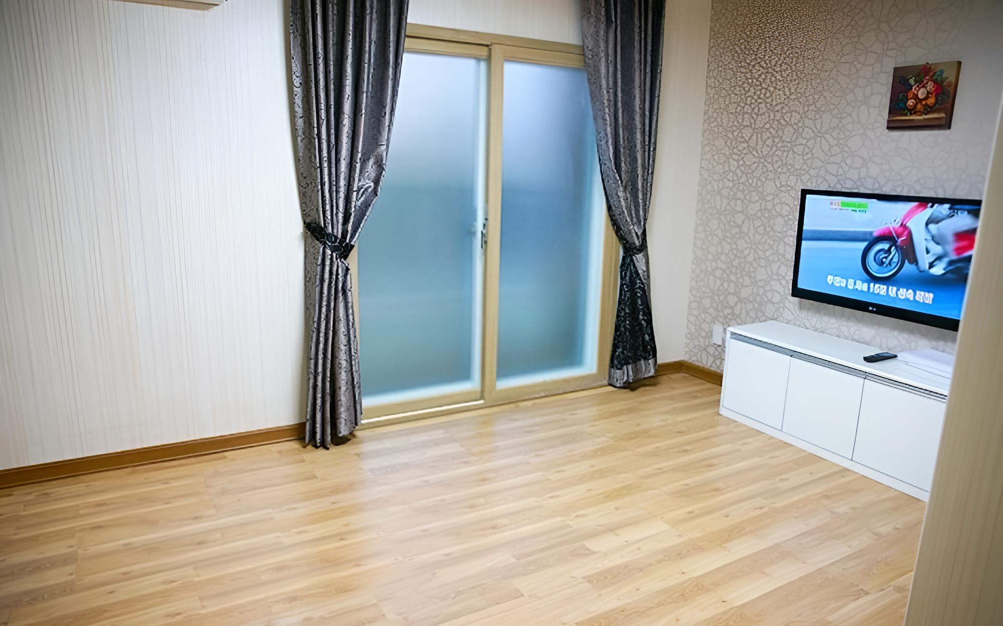 Room (46 m Two Room - Room 208) - Photo 6