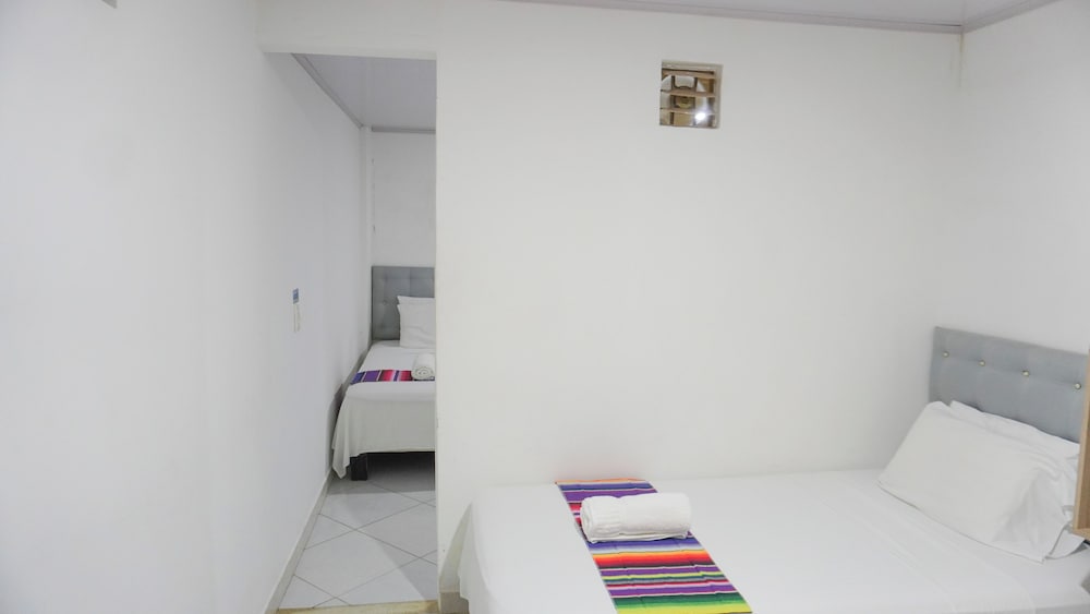 Basic Quadruple Room - Photo 5