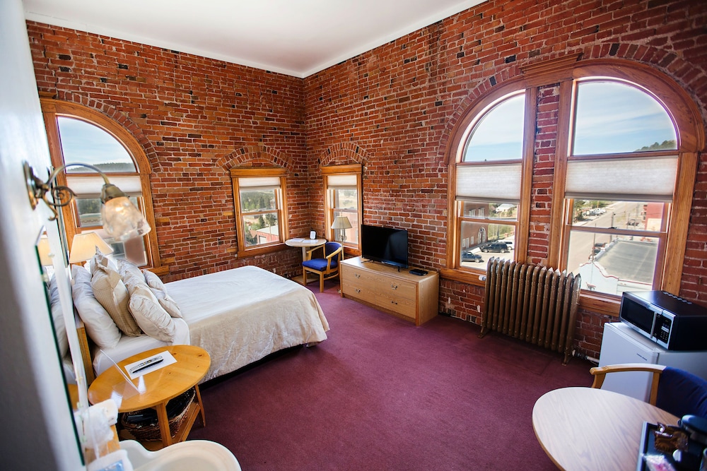 Premium Room, 1 King Bed (Top Floor Corner) photo 1
