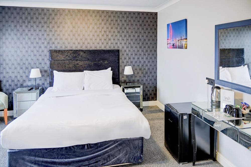 Standard Room, 1 King Bed photo 3