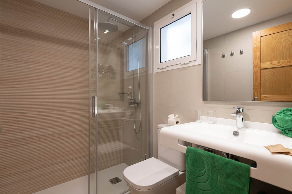 Bungalow, 2 Bedrooms (PLUS) (3 adults + 1 child))