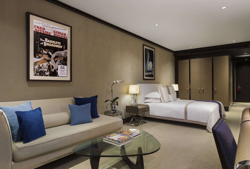 Junior Suite, 1 King Bed, Accessible (Street View, Roll-In Shower)