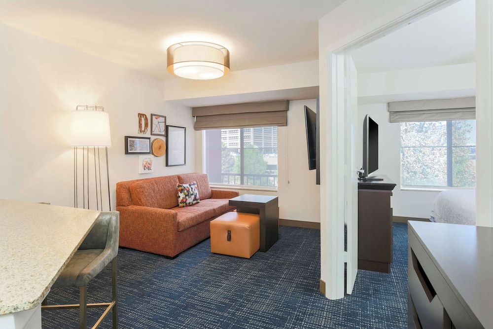 Suite, 1 King Bed, Kitchen - Photo 3