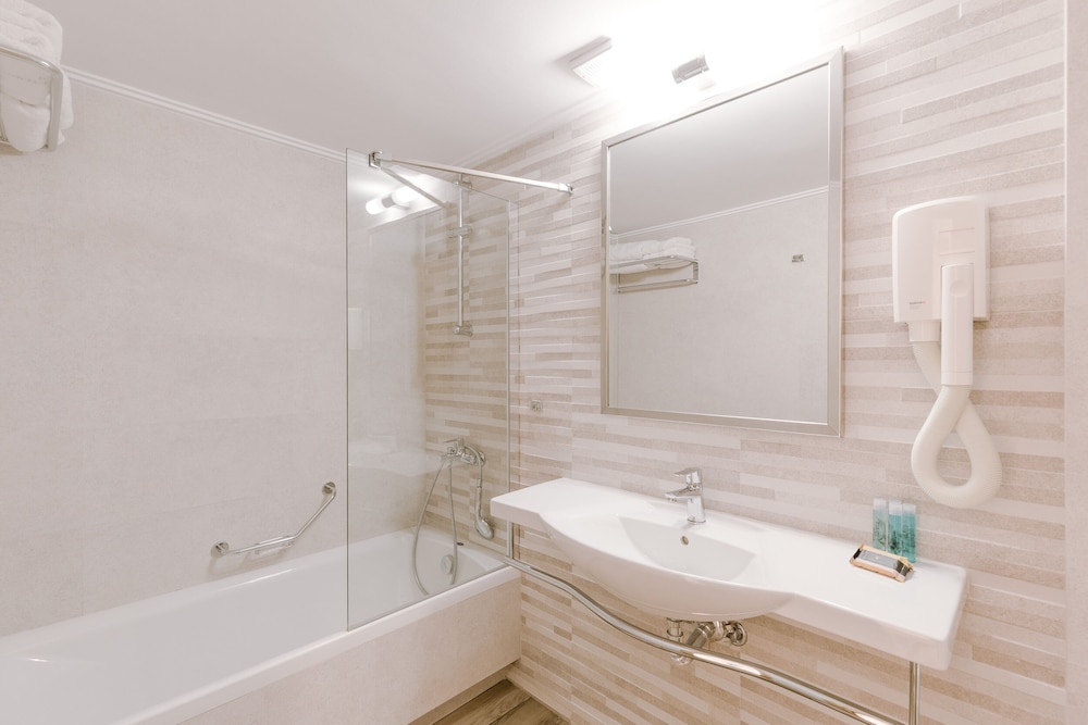 Deluxe Family Apartment - Photo 5