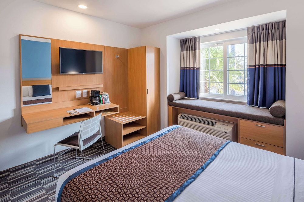 Standard Room, 1 Queen Bed - Photo 10
