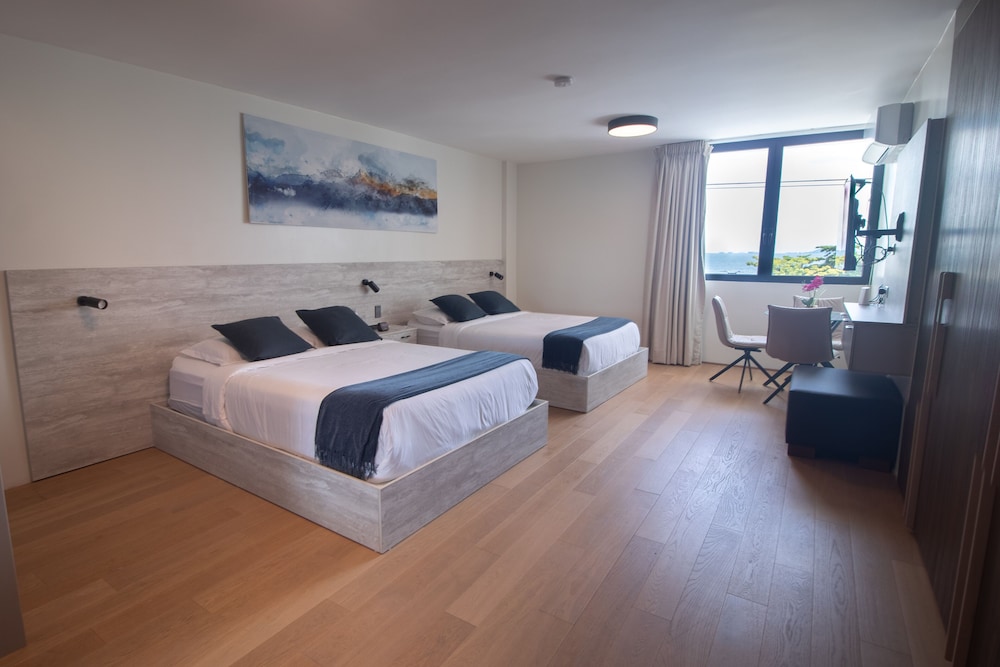 SUITE MONTGOMERY photo 1