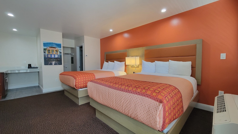 Premium Room, 2 Queen Beds - Photo 1