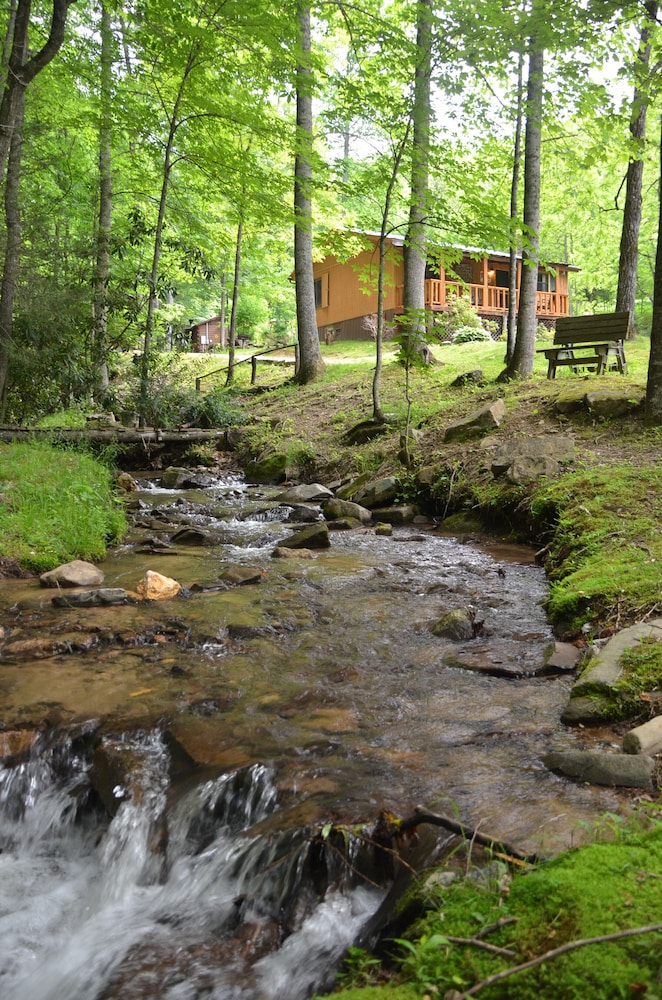 Comfort Cabin, 2 Bedrooms, Jetted Tub (Panther Creek Lodge) photo 3