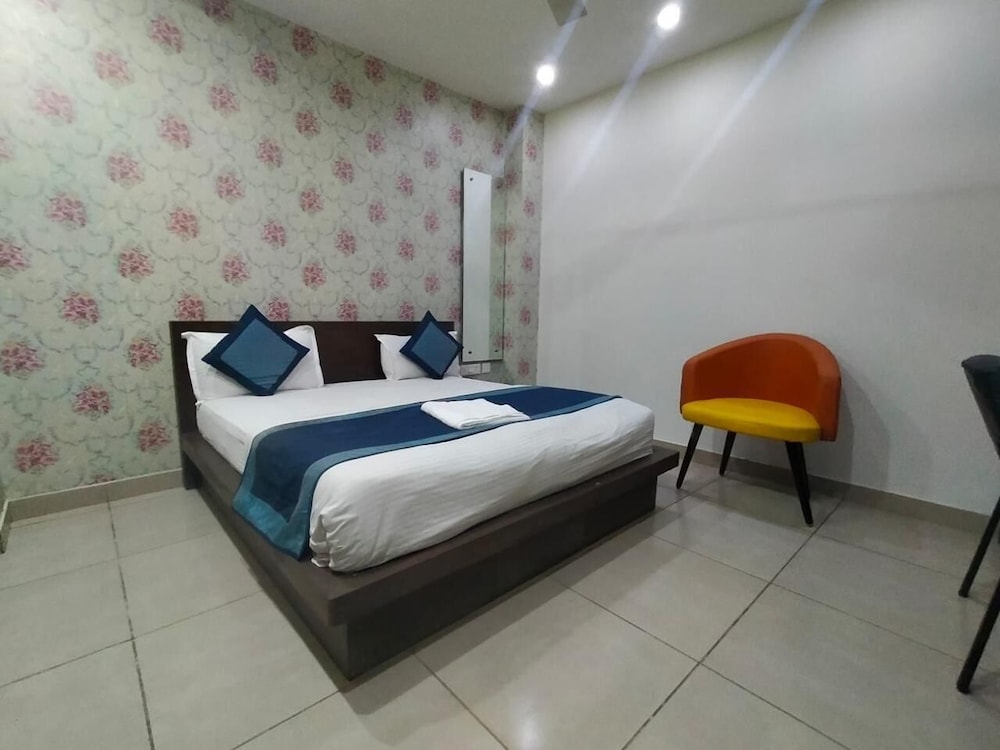 Executive Room - Photo 8