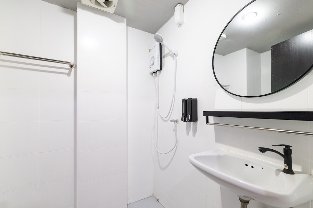 Standard Twin Room - Photo 3