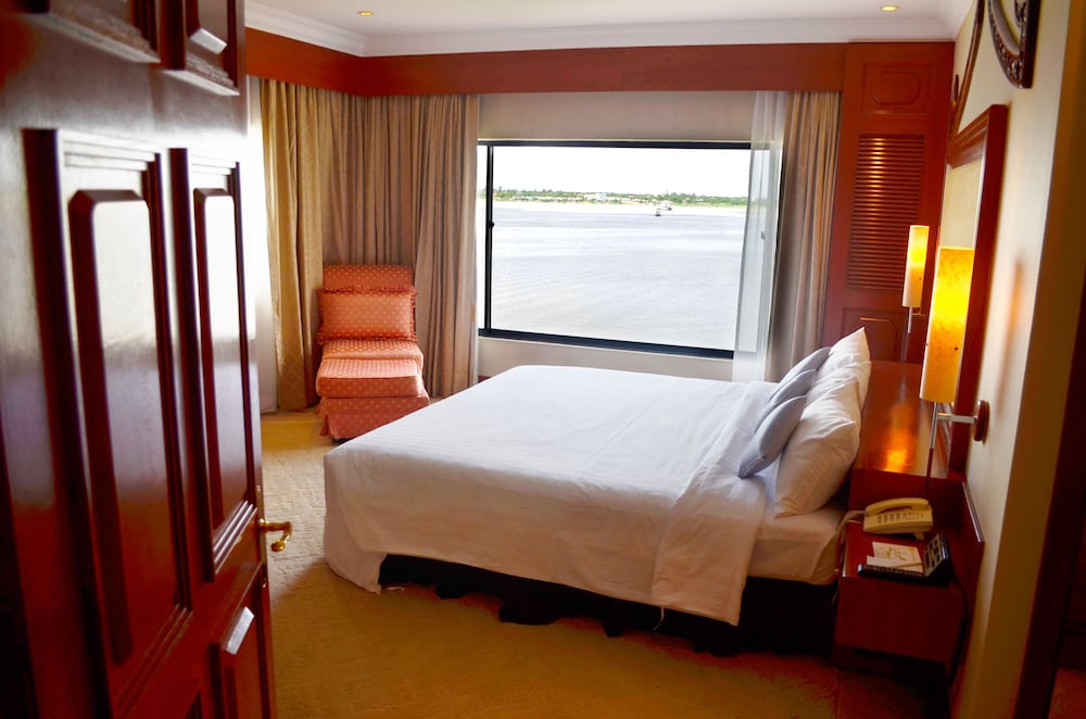 Executive Suite River (Non-Smoking Room)
