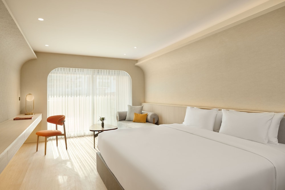 Suite, 2 Bedrooms, Balcony, Pool View