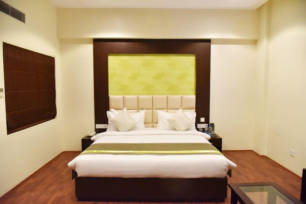 Executive Room - Photo 5