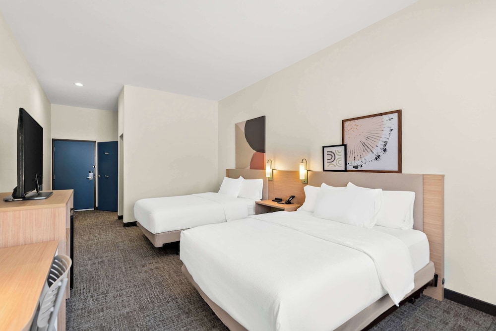 Room, 2 Queen Beds, Accessible, Bathtub - Photo 2