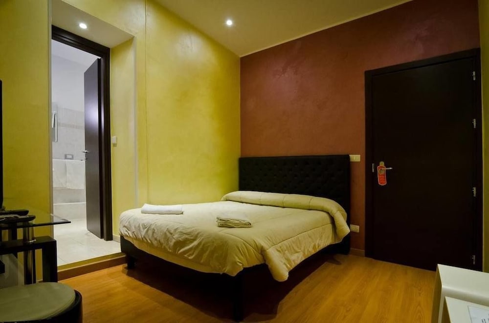 Triple Room - Photo 13