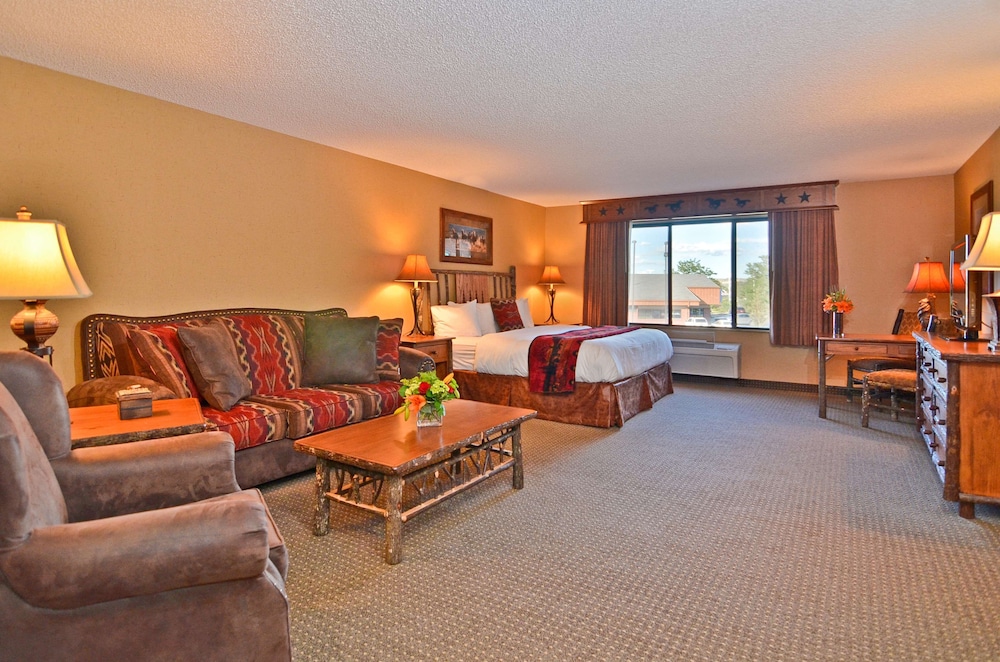 Suite, 1 King Bed with Sofa bed, Non Smoking, Jetted Tub (with Sofabed) photo 1