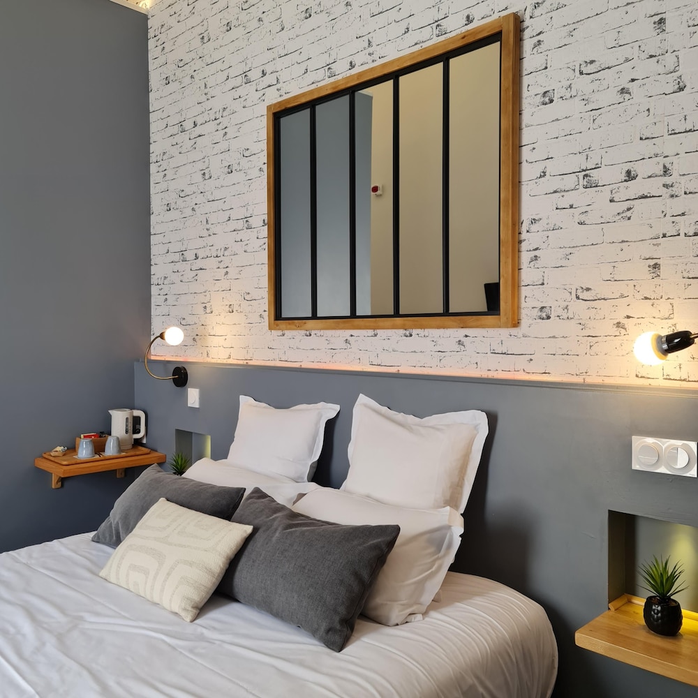 Standard Suite, City View - Photo 17