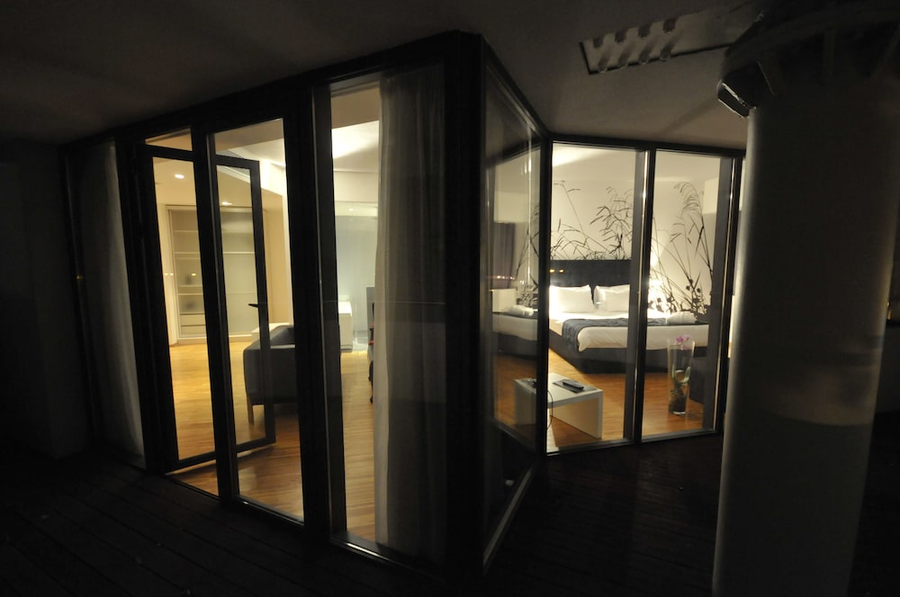 Executive Room - Photo 2