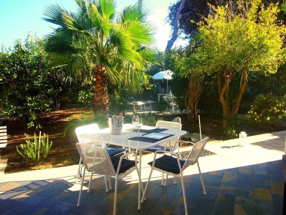 Basic Villa photo 2