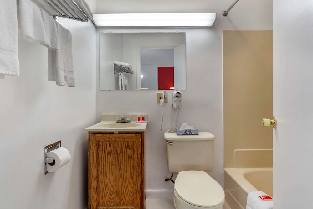 Room, 2 Double Beds - Photo 4