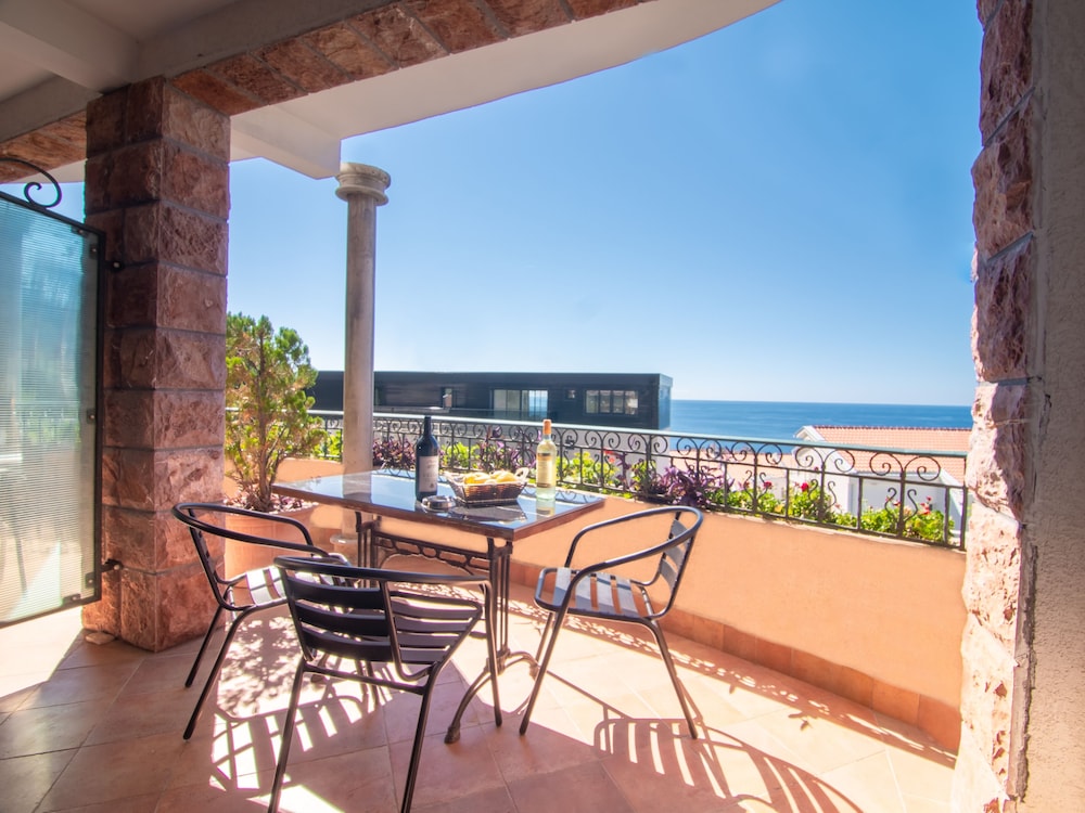Comfort Triple Room, Balcony, Partial Ocean View photo 3