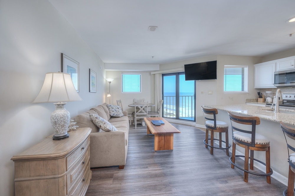 Condo, 2 Bedrooms, Balcony, Ocean View (Renaissance Tower 1111)