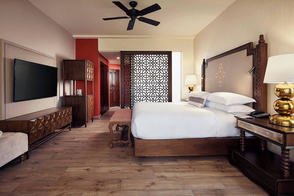 Room, 1 King Bed, Partial Ocean View (Balcony)