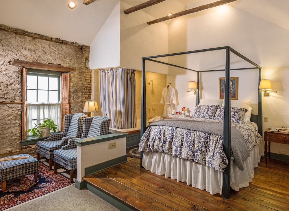 Room, 1 Queen Bed, Fireplace
