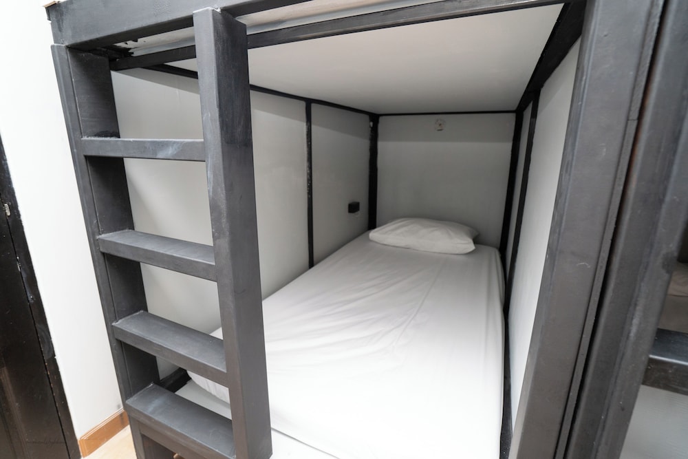 6 Bed Mixed Dormitory Room photo 2