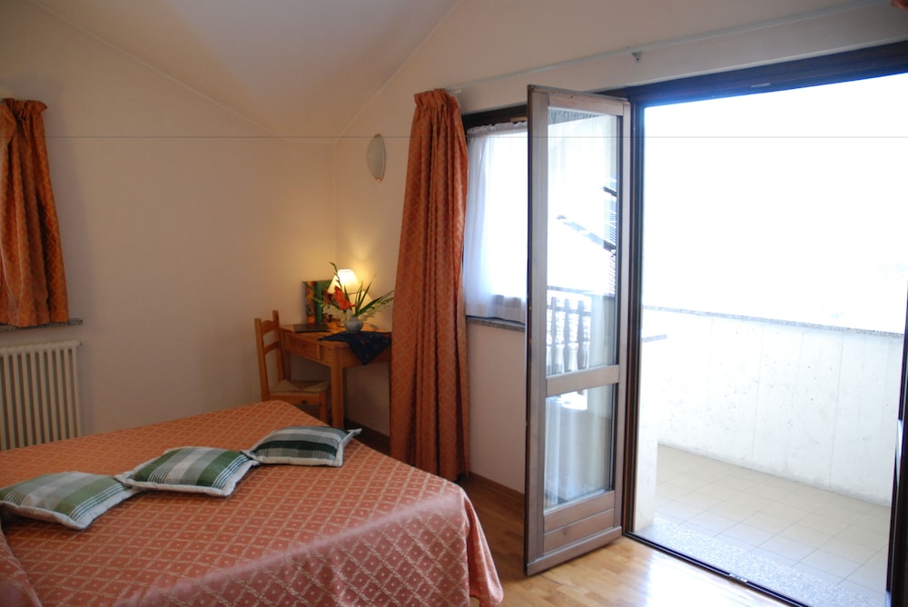 Basic Quadruple Room, Balcony, Mountain View photo 2