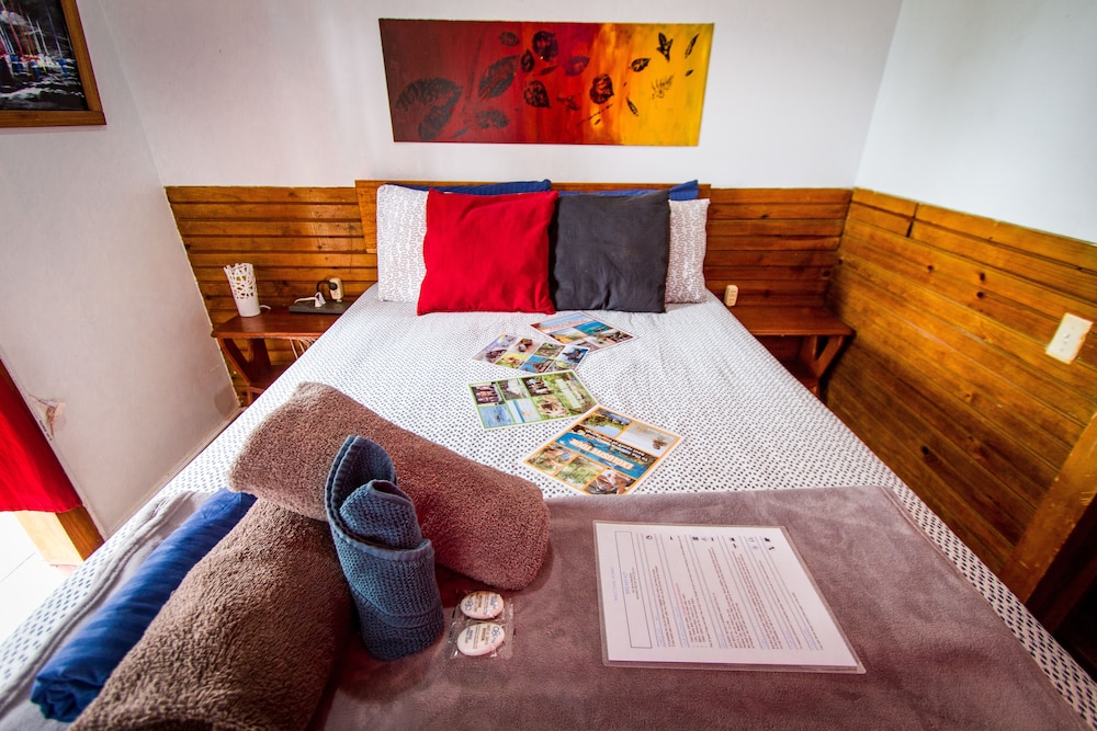 Standard Double Room, Private Bathroom, Partial Sea View photo 2