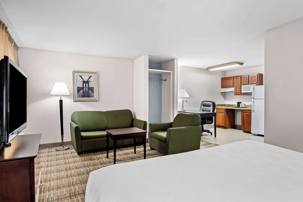 Suite, 1 King Bed, Accessible, Non Smoking - Photo 8