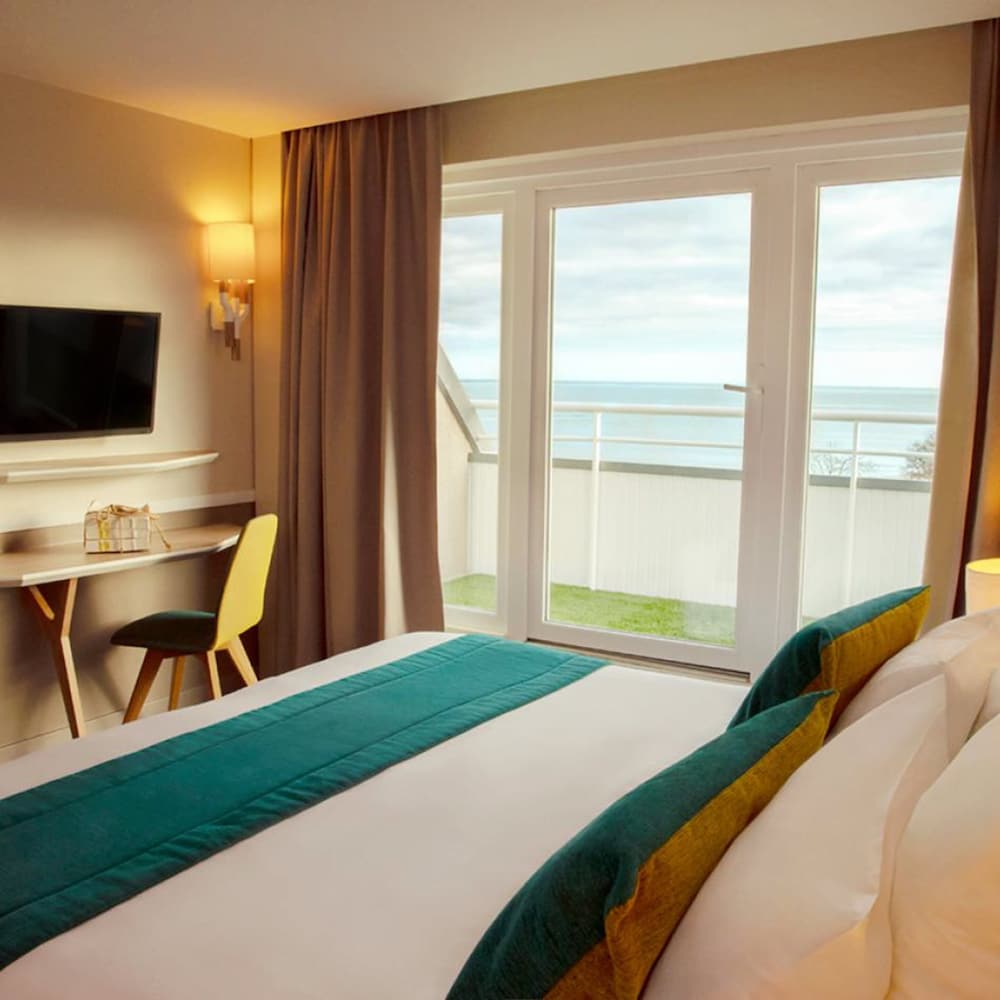 Suite, 1 Double Bed with Sofa bed, Beach View (Twin on request) - Photo 1