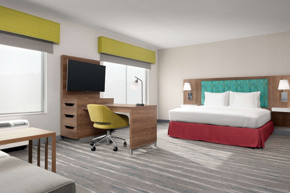 Studio, 1 King Bed, Accessible (Mobility & Hearing, Roll-In Shower) - Photo 4