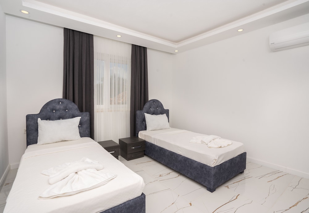 Luxury Apartment photo 2