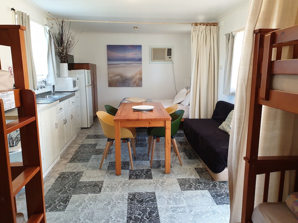 Studio Family Self-Contained Ensuite photo 3