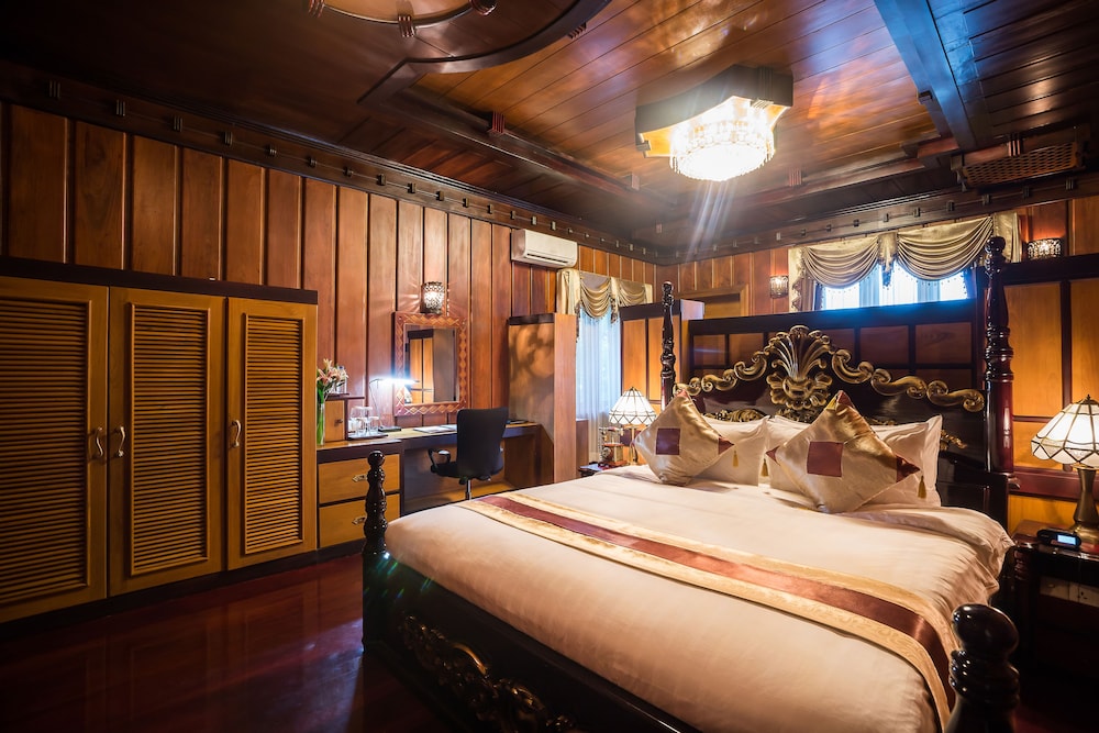 Villa photo 2